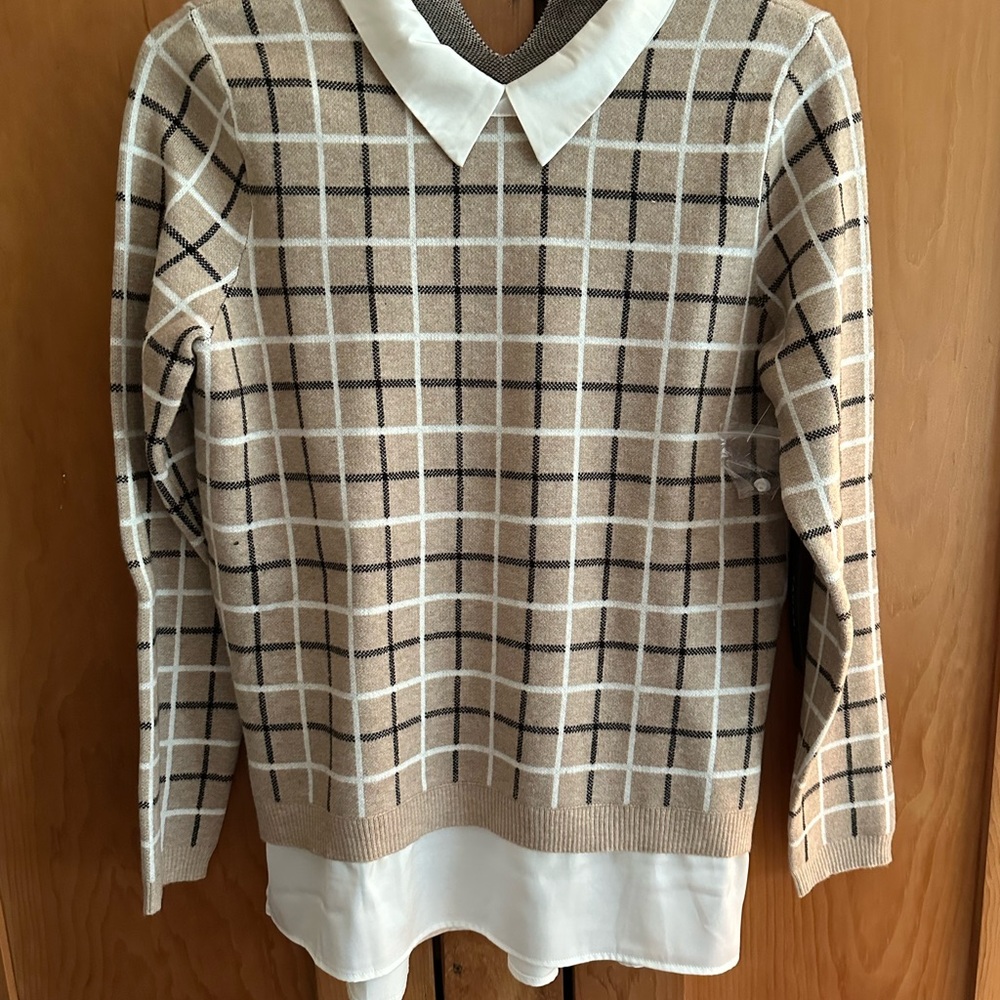 Women’s Tahari Beige Plaid Sweater with White Collar